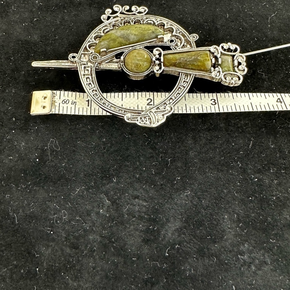 Vintage Brooch Silver with green stones 31/2” across - Picture 3 of 3